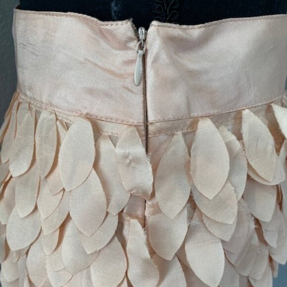 KARDASHIAN Peach Shimmer Petal Fringe Mini Skirt XS - Picture 6 of 12